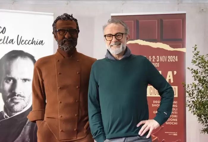 Massimo Bottura diventa una statua di cioccolato a Modena